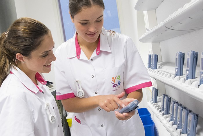 zorgfotograaf verpleegsters Zorgfotograaf twee verpleegsters