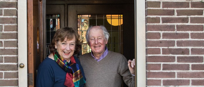 ouderen die thuis zitten vanwege Corona